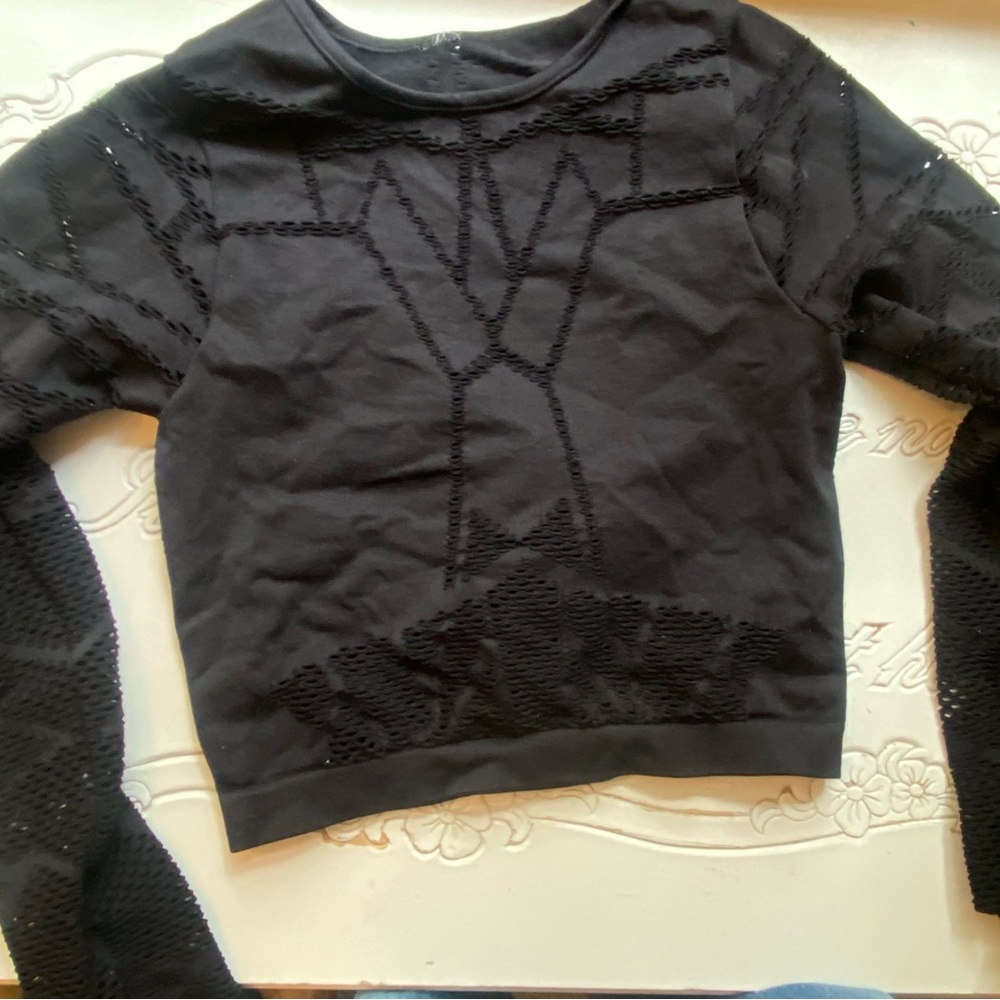 black long sleeve workout top